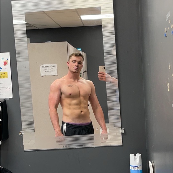 Meet your Posher, Dillon - Picture 1 of 1